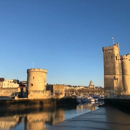 Nuit Insolite Sur Un Voilier Au Coeur De La Rochelle Úszó hotel *