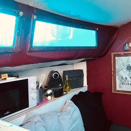 Úszó hotel Nuit Insolite Sur Un Voilier Au Coeur De La Rochelle *