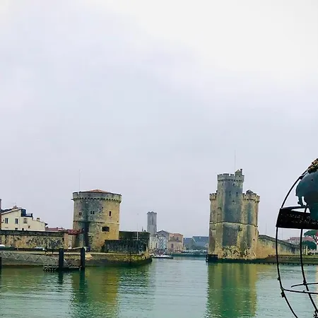船上ホテル Nuit Insolite Sur Un Voilier Au Coeur De La Rochelle ラ・ロシェル