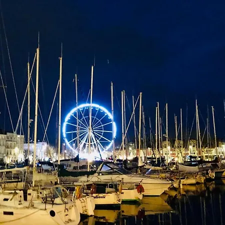 Nuit Insolite Sur Un Voilier Au Coeur De La Rochelle Úszó hotel *